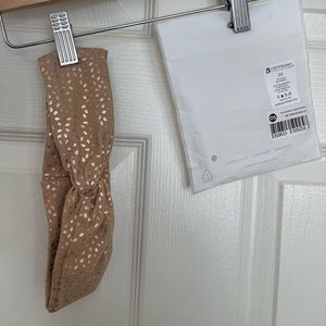 Buffbunny Twist Headband - Secrets in the Sand collection
Beige Gold Bossy